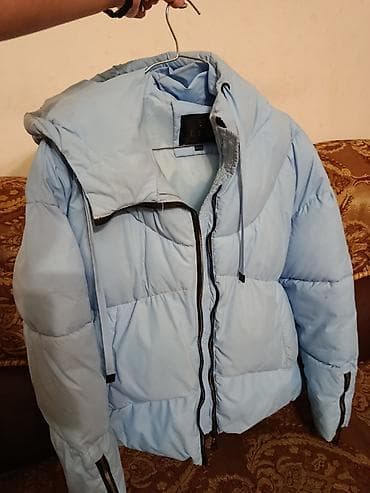Açıq mavi rəngdə qadın pufik qış gödəkçəsi - Model: qısa, oversize