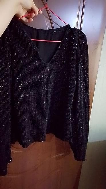 Paltolar: Qara rəngdə iki geyim dəsti 1) Midi uzunluqda qara don - Sadə, düz — 2