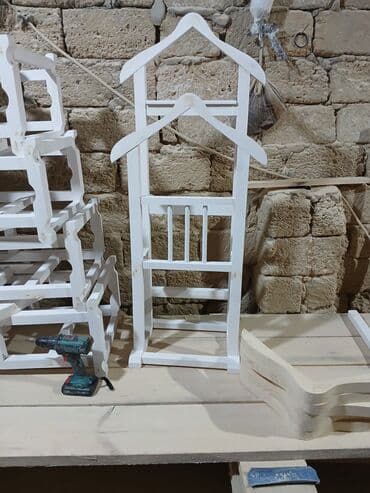 вешалка для верхней одежды: Taxta geyim asılqanı – sərbəst dayanan “valet” tipli paltar asılqanı — 9