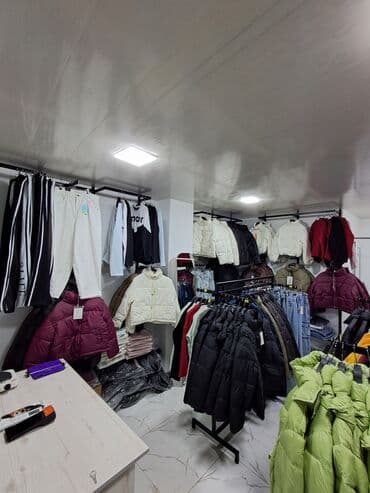 bakida magaza satilir: Salam əleykum. İnşaatçılar metrosuna ayaqla 5 dəq, Şərifzadə küçəsində — 3