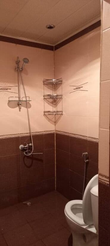 otaq yoldaşı qız: Nəsimi rayonu, Yeganə şadlıq sarayının yanında 12 mərtəbəli binanın — 13