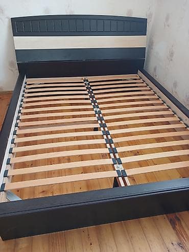 taxta: İki nəfərlik taxta çarpayı + döşək - Ölçü: təxmini 160×200 sm — 1