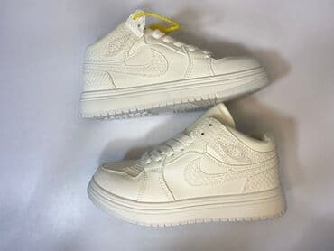 toxunma corablar: Ağ rəngli uşaq krossovkası - Model: aşağı kəsimli, klassik basketbol — 4