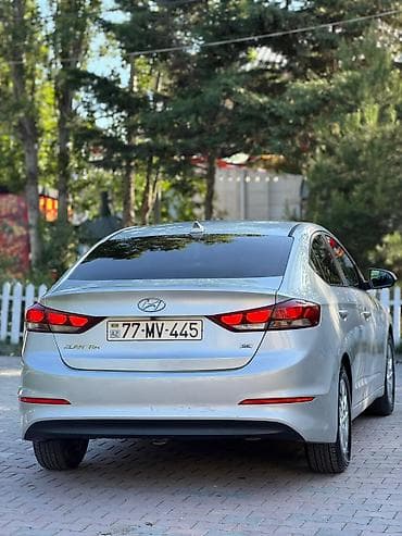 masini hibrid ieftine: Hyundai Elantra: 2 l | 2017 il Sedan — 4