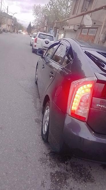 masin satsi: Toyota Prius: 1.8 l | 2011 il Hetçbek — 8