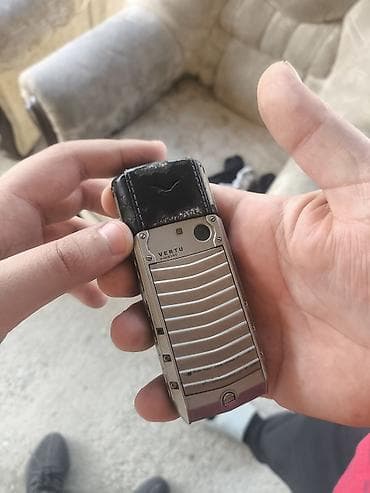 nokia e 52: Vertu rəng - Boz, Düyməli — 1