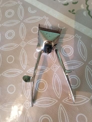 1940 cı illərin saç qırxan maşını satılır isteyen olsa əlaqə saxlasın