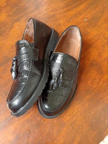 kişi kaşketləri: Yeni kimidir.Cəmi bircə dəfə geyinilib.Ölçüsü 34 dür — 2