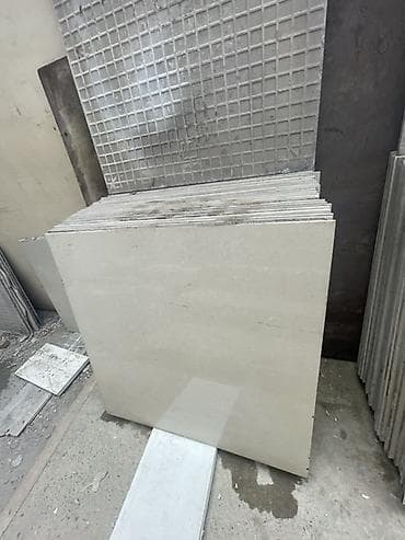 tamer daşları: Bej rəngli kafel. Olcu 60*60. 70 eded temiz gul kimi. Ve yarimciqlar — 1
