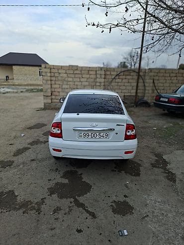 en ucuz kondisionerler: LADA Priora hatchback, ağ rəng. 5 qapılı kuzov, qara rəngli tonlanmış — 2