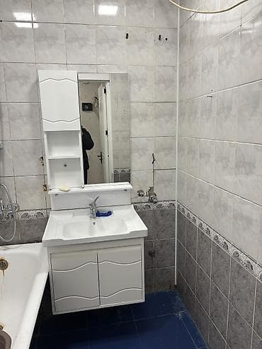 Döşəmə: Moydadır.Az İşlənmiş yeni moydadır.Əla vəziyyətdədir.Zəng et — 1