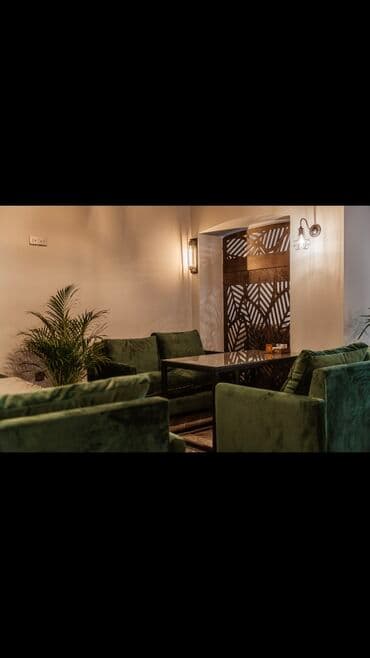 desmal desti: Kreslo 2eded bir masa üstü şüşe bişmiş — 2