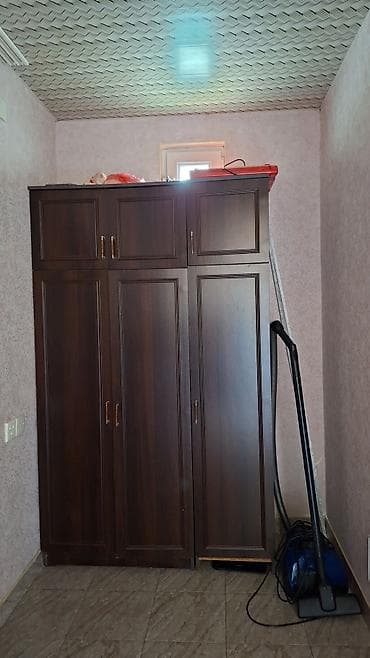 sifaner: Qapılı taxta dolab - Material: tünd rəngli MDF/laminat taxta - — 1
