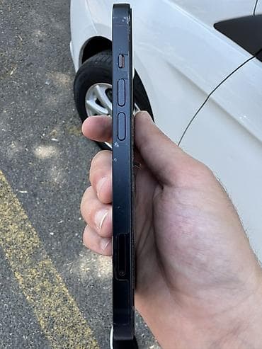 crew 2: IPhone 14, Qara, Face ID — 3