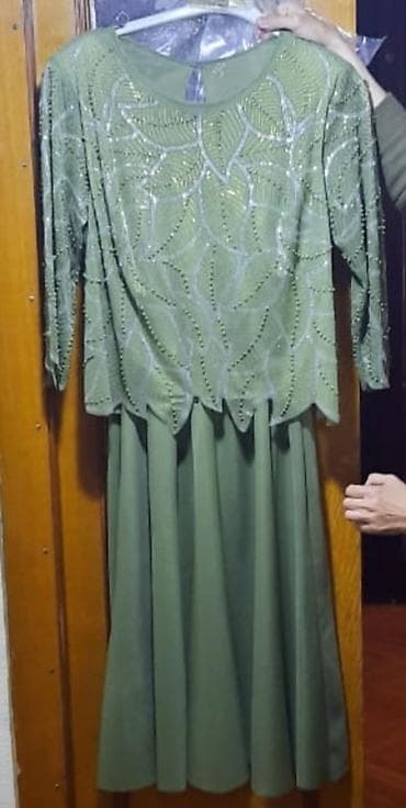 Zeytun-yaşıl rəngdə zərif qadın ziyafət paltarı. 48 ölçülü. Üstü
