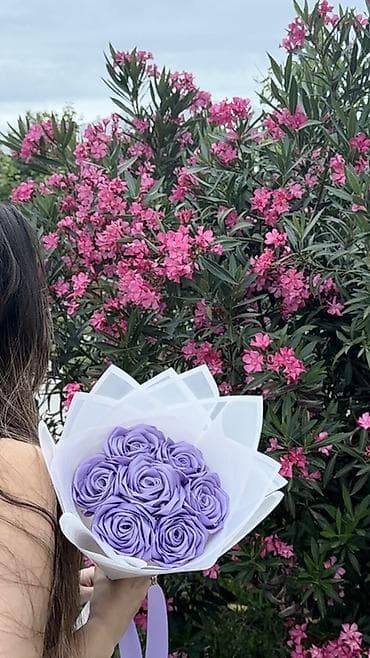 Bənövşəyi gül dəstəsi – dekorativ gül buketi - Buket: açıq bənövşəyi lalafo.az -da Bənövşəyi gül dəstəsi – dekorativ gül buketi - Buket: açıq bənövşəyi