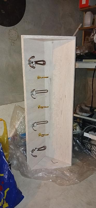 Divar asılqan paneli - Material: açıq palıd rəngli laminat/taxta