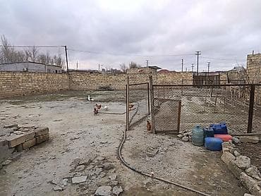 qubada torpaq satilir: Salam xocasen m/s 5 deqiqelik mesafede sahil sadliq sarayin arxasinda — 2