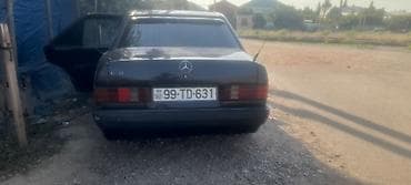 Mercedes-Benz sedan, W201 “190” seriyası. Qara rəng, 4 qapı, arxa — 7