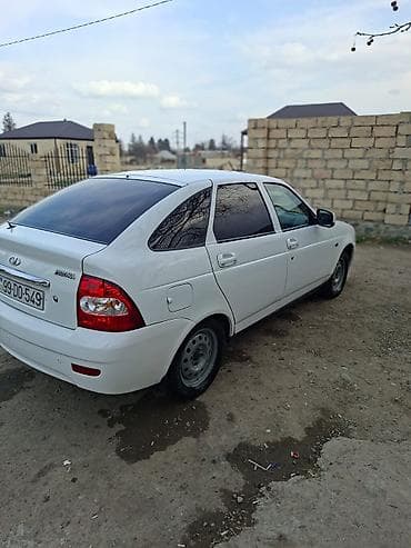 en ucuz kondisionerler: LADA Priora hatchback, ağ rəng. 5 qapılı kuzov, qara rəngli tonlanmış — 4