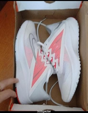 Nike qaçış krossovkası Orjinal krasovkadı Go Sportdan alınıb - Rəng