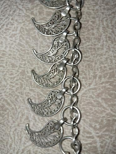 gümüş sep qadın: Gümüş rəngli bəzəkli boyunbağı Milli Buta, çox qədimidir - Material — 4