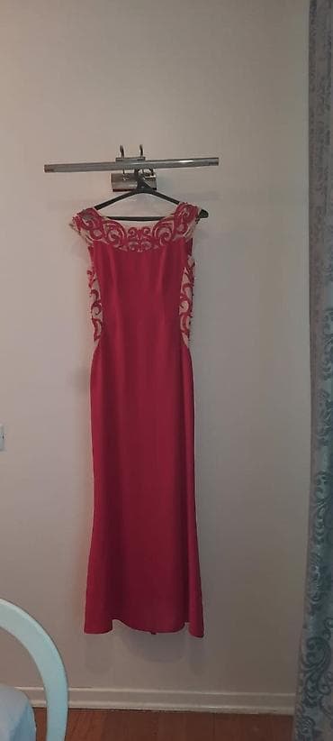 vecerni donlar: Uzunluĝu :140 sm
Rengi :qirmizi
Olçu :s,m
Teze deil — 3