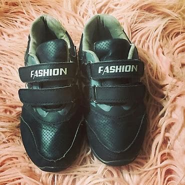 Uşaq geyimi və ayaqqabıları: Razmer:33 Stelka:22,5sm
Qiymet:1AzN — 5