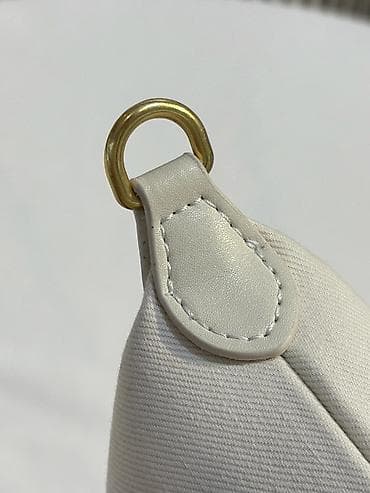 Çiyin çantası, Miu Miu — 4