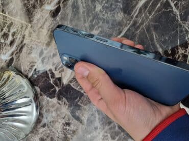 baş qırxan: IPhone 12 Pro, Pacific Blue, Face ID — 3