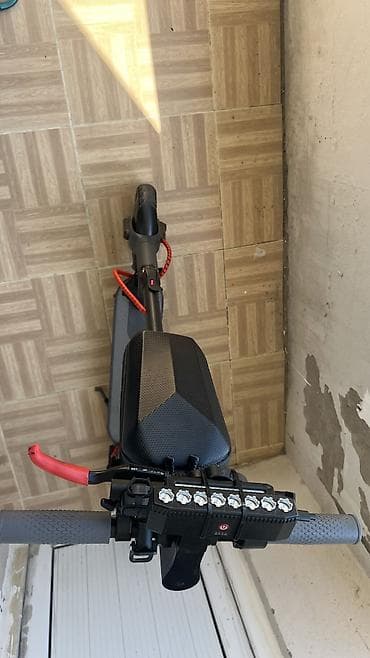 İşlənmiş Elektrik samokat 8", 251 - 350 Vt, 26 - 35 km/s, Ünvandan götürmə