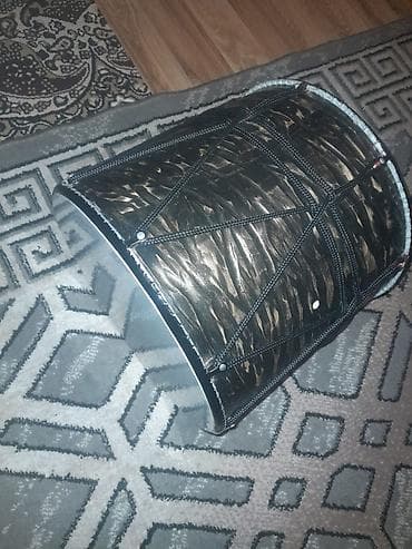 səs sistemi: Qara-kofe rəng çalarda, klassik naxışlı korpuslu nağara (dəf) satılır — 1