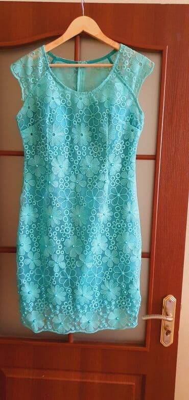 40 razmer: Ustunde 40 yazilsada 38 razmere gedir. Astarladir. cemi 2 defe — 1