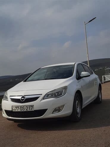Kommersiya nəqliyyat vasitələri: Opel Astra: 1.4 l | 2010 il 352000 km Sedan — 1