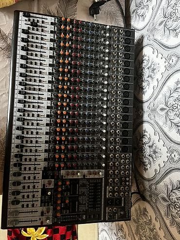 simli musiqi aləti: Mikser pulti – çoxkanallı peşəkar audio mikser Xüsusiyyətlər: - Geniş — 1