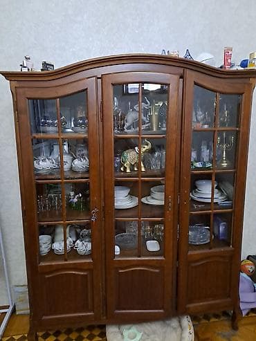 skaf dolab: Klassik üslubda taxta vitrin-bufet - Material: təbii ağac karkas — 1