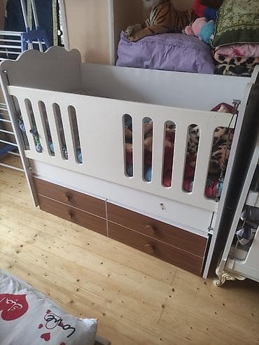 Oğlan və qız üçün, Dördbucaq, Beşik, Dəstsiz, Matras ilə, Yellənmə mexanizmsiz