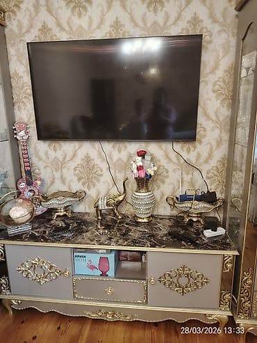 nabor: Klassik üslubda qonaq otağı üçün vitrin və TV tumbası dəsti - Üslub — 2