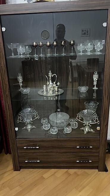 açar desti: Qonaq otağı üçün mebel dəsti Tərkib: - Geniş güzgülü konsol: üst — 2