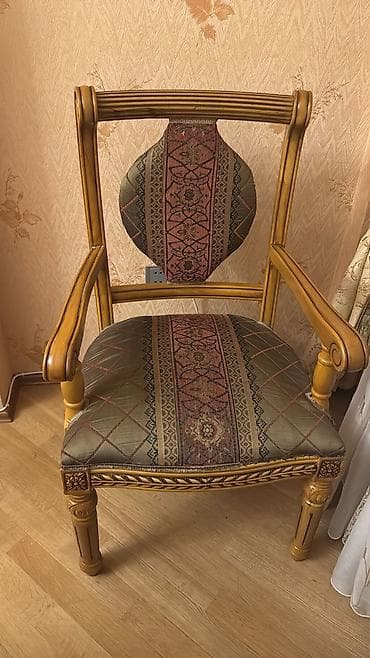 şaxta baba oyunu: *Masa dəsti satılır* Türkiyə istehsalı, təmiz ağacdan. 8 oturacaqla — 5