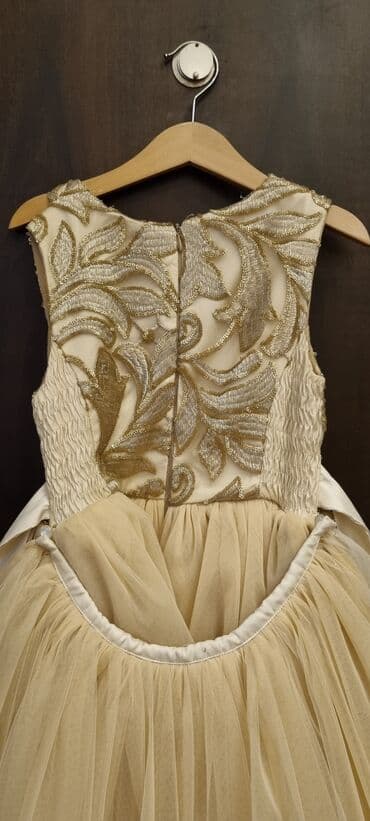 7 yaşlı qız üçün: 7-8 yash 
1defa geyinilib — 3