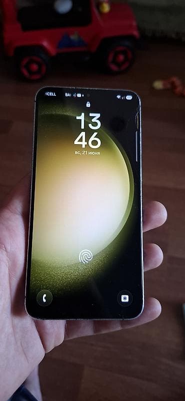 Məhsul: Apple iPhone (modeli dəqiq göstərilmir) Təsvir: - Korpus: Düz — 7