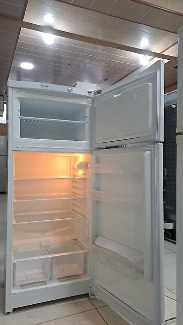 2 qapılı Indesit Soyuducu Satılır, rəng - Ağ