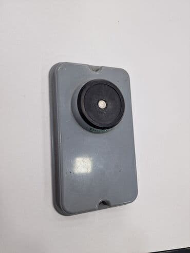 Mağaza avadanlığı: Ogurluq eleyhine siqnalizasiya sistemi, ağ rəngli plastik paltar — 4