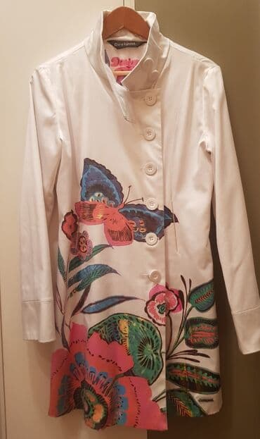 qadınlar üçün təbii dublyonkalar: Все товары можно сказать не одеванные белый плащ Max.co .Красное — 1