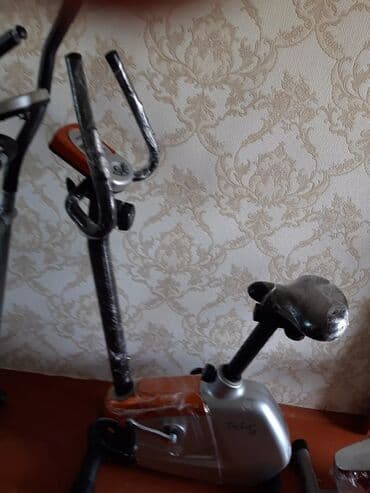 Velotrenajor ela vəziyyətdə. Bir çox velotrenajor Xizək Veloxizekler