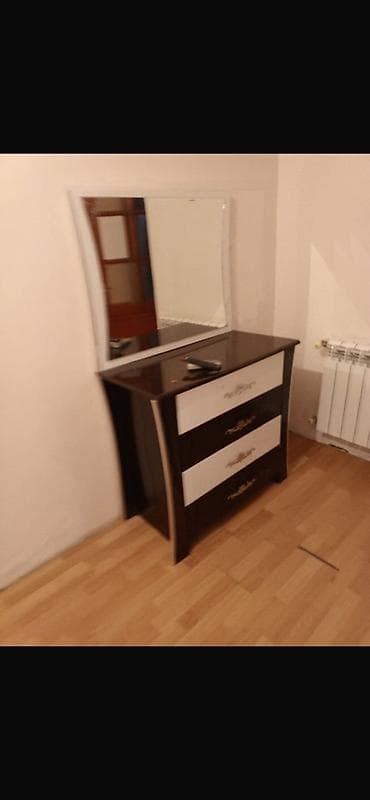 Kirayə mənzil üçün mebel dəsti təqdim olunur. Şəkillərdə görünən — 2