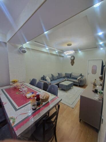 8 noyabr metrosunda satilan evler: Satılır: mənzil (şəkillərdə göstərilən) Xüsusiyyətlər: - Giriş — 7