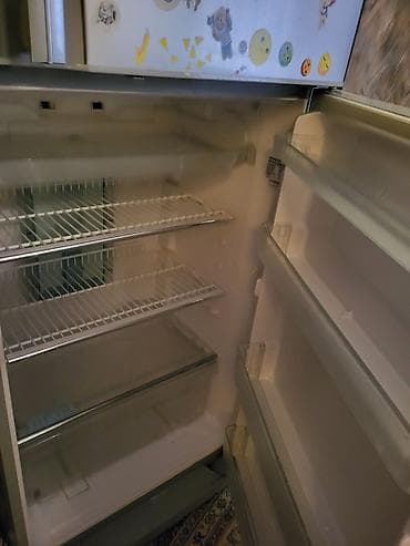 İki qapılı soyuducu - Rəng: metalik boz (gümüşü) - Üst kamera — 1