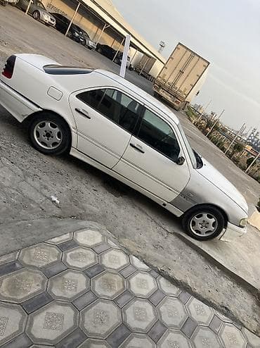 mersedes disk teker: Mercedes-Benz C‑Class sedan - Kuzov: ağ rəng, sedan, 4 qapı - Nömrə — 2